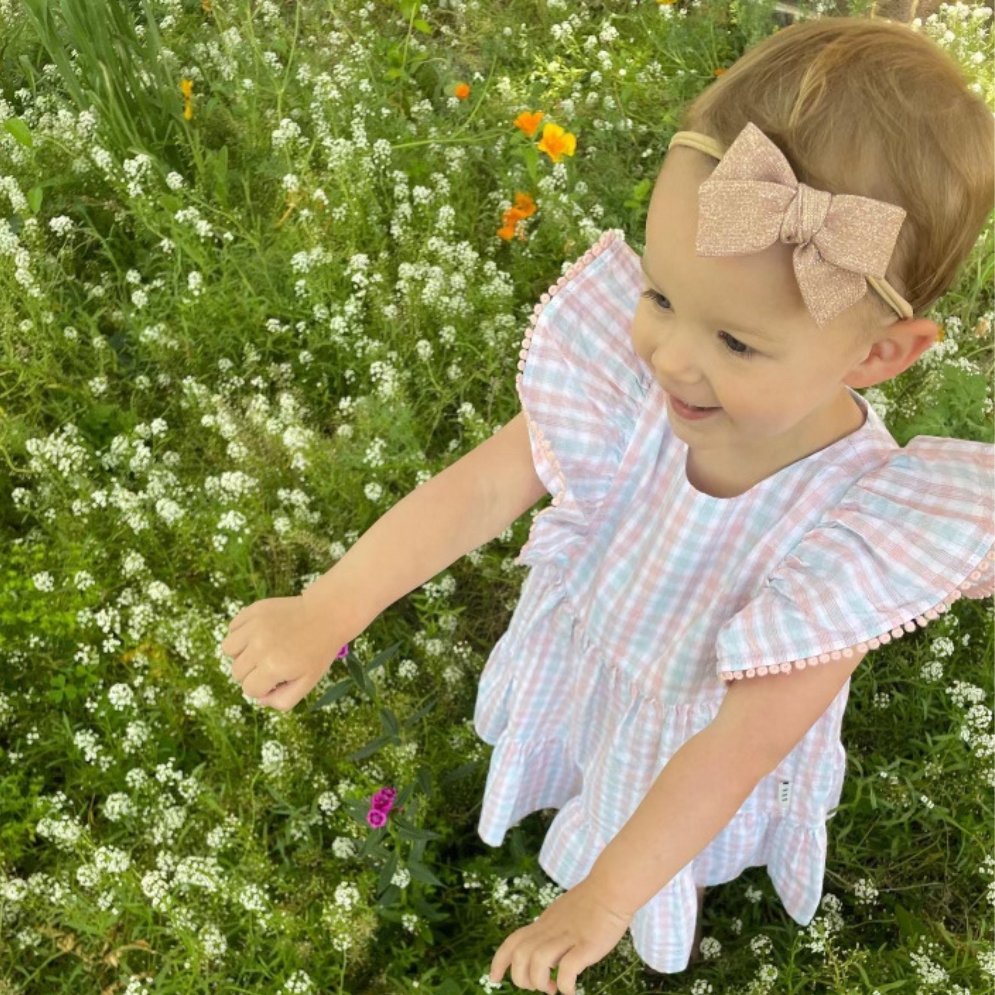 Sparkling pink hair bow, adding shimmer and charm to any hairstyle.